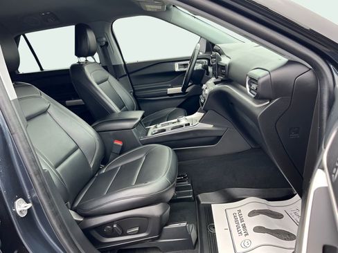 Used 2022 Ford Explorer XLT w/ Equipment Group 202A image 22