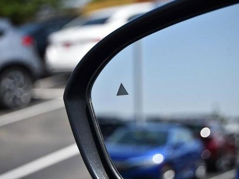 New 2025 Nissan Kicks SR image 10