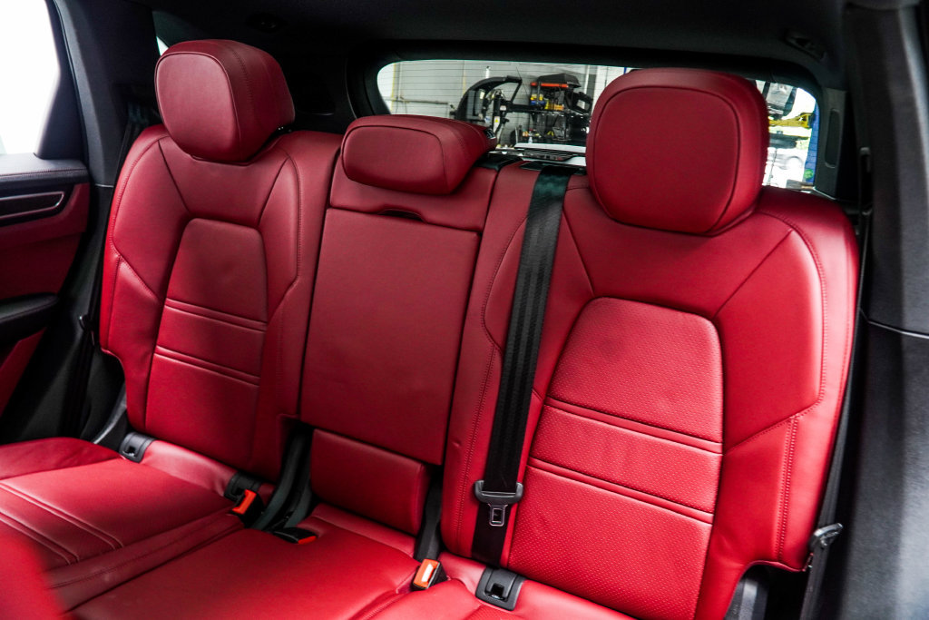 Used 2023 Porsche Cayenne w/ Premium Package AWD/4WD image 54