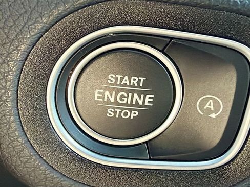 Used 2025 Mercedes-Benz GLE 350 4MATIC image 29