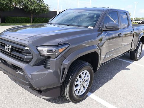 Certified 2025 Toyota Tacoma SR5 image 2