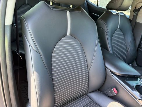 Used 2020 Toyota Camry SE FWD image 33