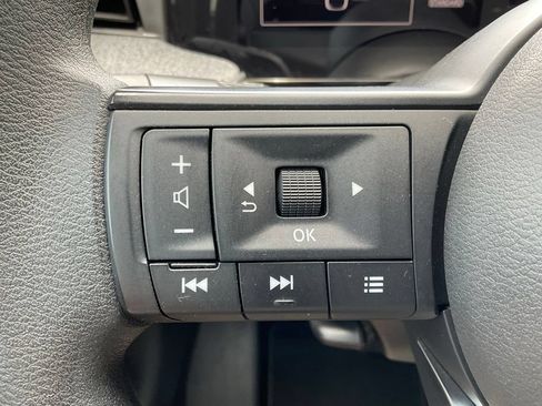 Used 2025 Nissan Kicks SV FWD image 12
