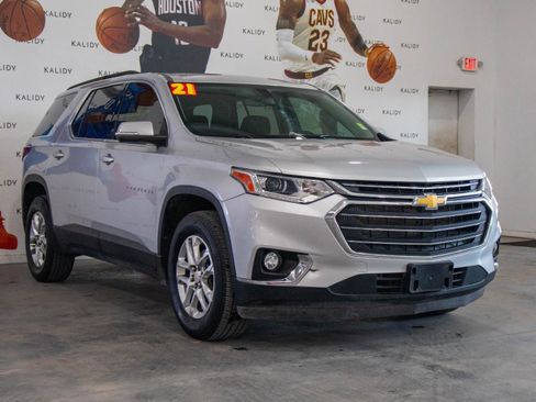 Used 2021 Chevrolet Traverse LT image 18