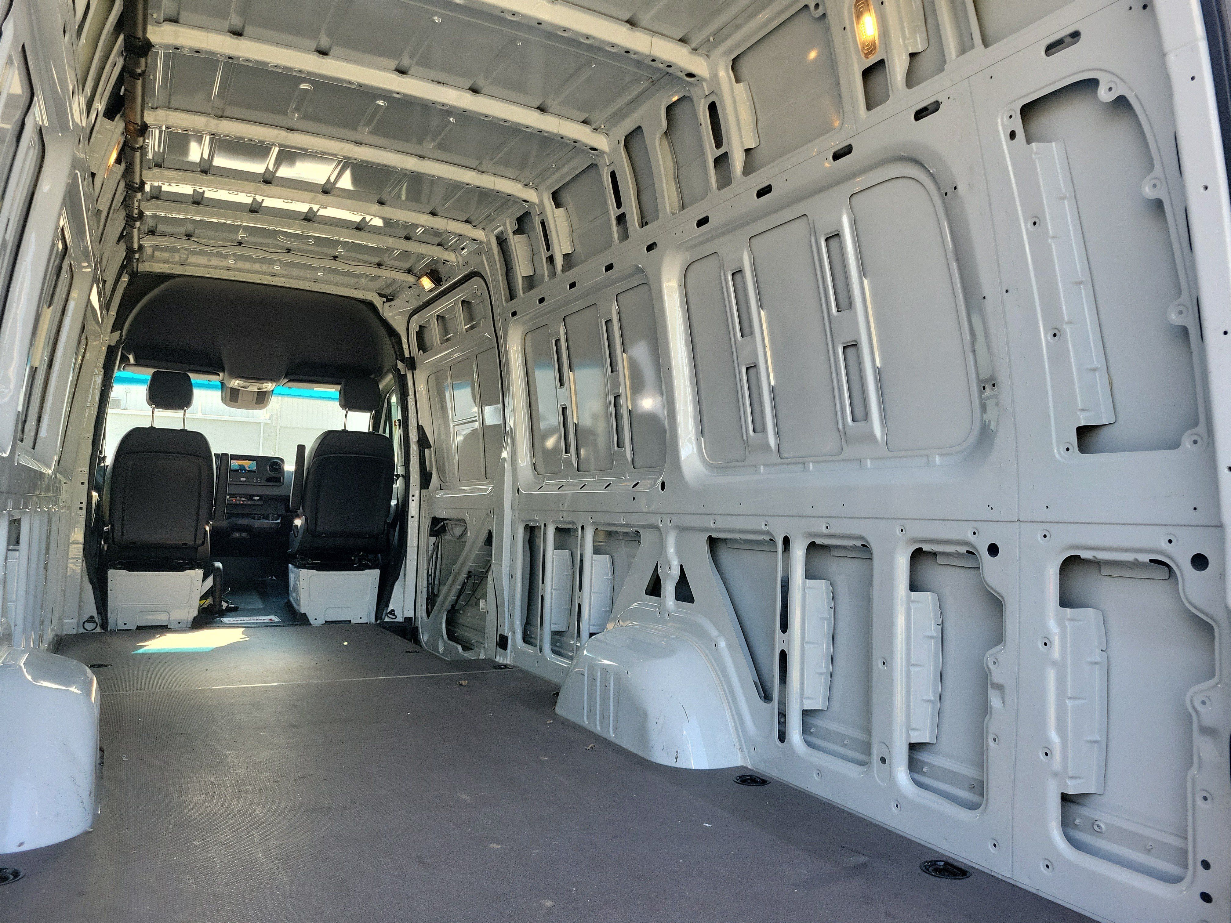 Used 2024 Mercedes-Benz Sprinter 2500 image 10