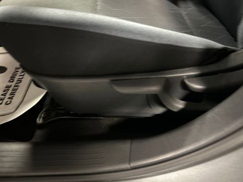 Used 2025 Nissan Versa SV image 11