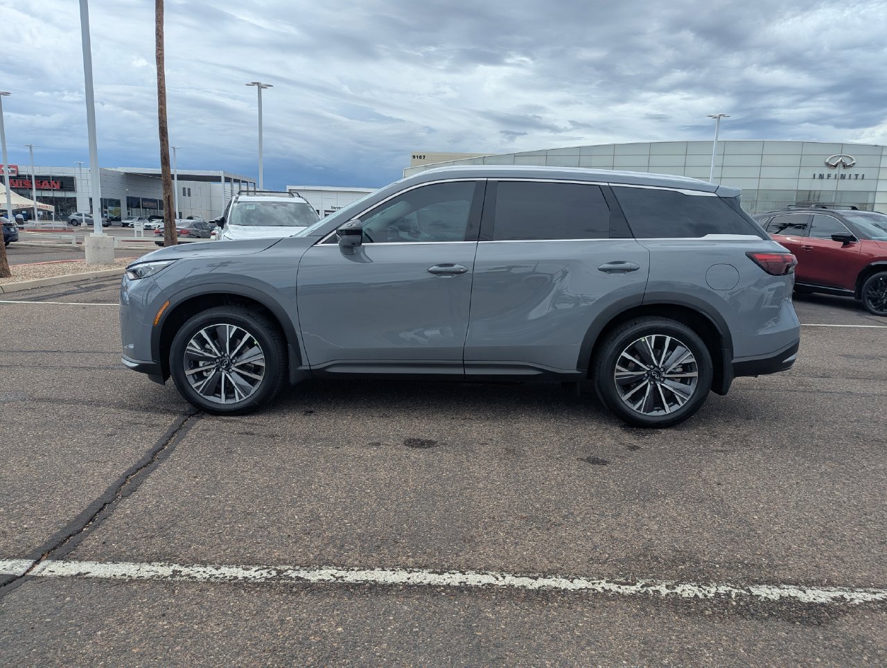 New 2027 INFINITI QX60 Luxe FWD image 2