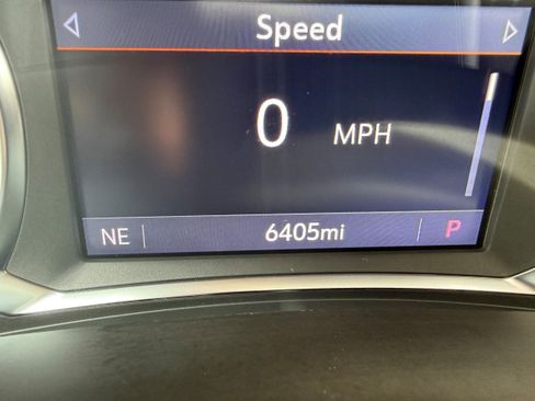 Used 2024 GMC Terrain AT4 w/ Tech Package AWD/4WD image 8