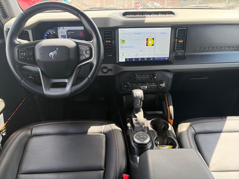 Used 2023 Ford Bronco Badlands w/ Sasquatch Package AWD/4WD image 6