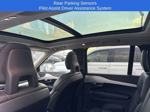Used 2017 Volvo XC90 T6 Momentum w/ Vision Package image 9