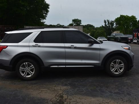 Used 2022 Ford Explorer XLT RWD image 4