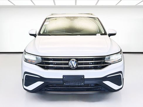 Used 2024 Volkswagen Tiguan SE image 2