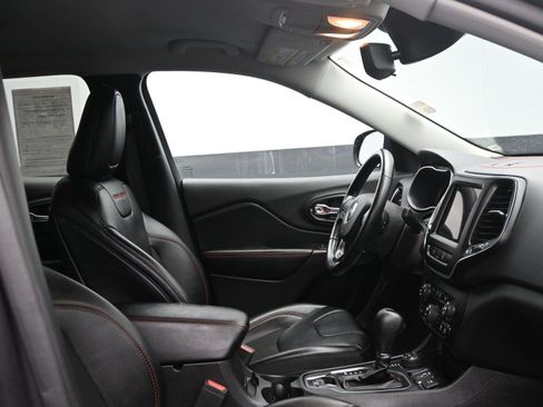 Used 2021 Jeep Cherokee Trailhawk image 10