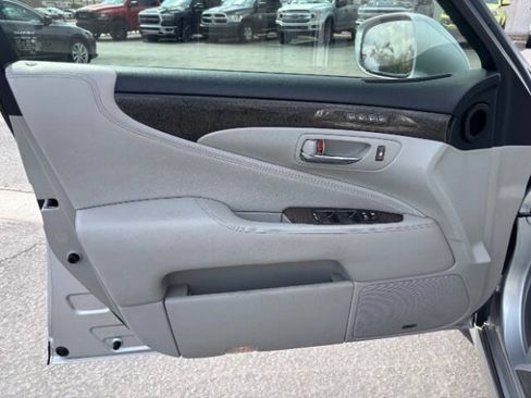Used 2007 Lexus LS 460 RWD image 10