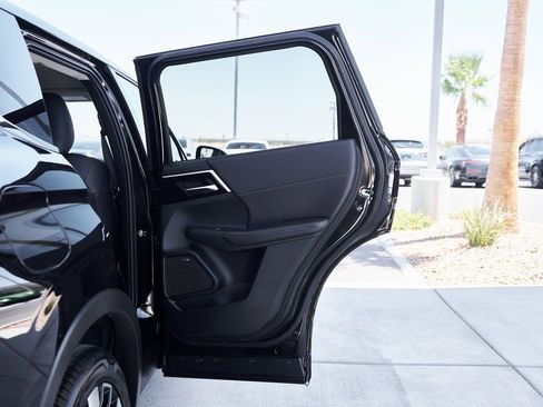 Used 2025 Mitsubishi Outlander SE FWD image 13