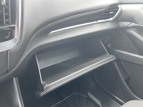 Used 2018 Chevrolet Traverse LT image 40