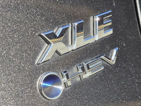 Used 2025 Toyota RAV4 XLE AWD/4WD image 32