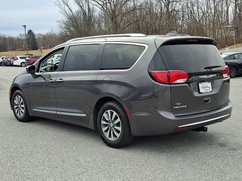 Used 2020 Chrysler Pacifica Touring-L Plus w/ Advanced Safetytec Group image 4