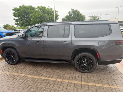 Used 2024 Jeep Wagoneer L Series II image 4