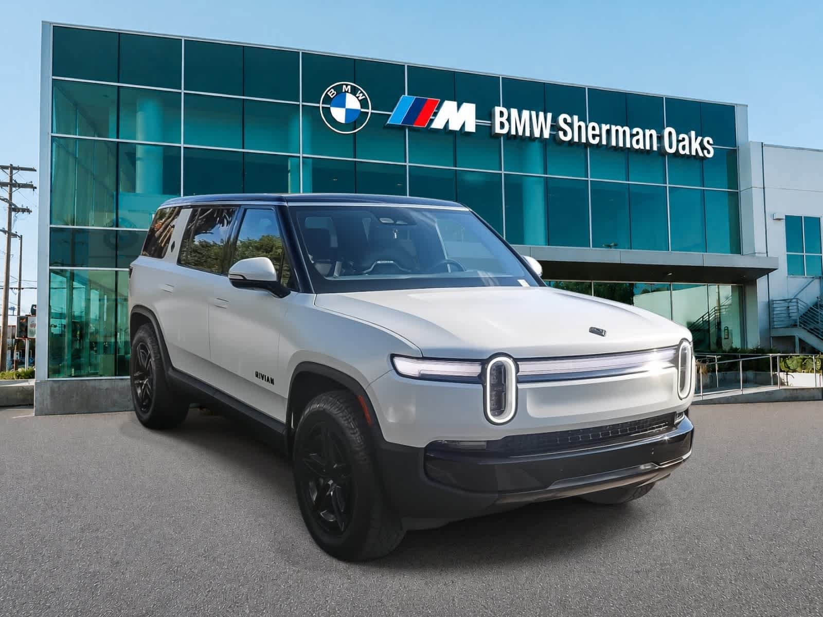 Used 2025 Rivian R1S Adventure Dual AWD/4WD image 3