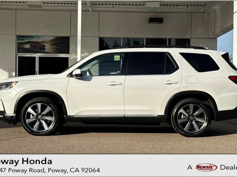 Certified 2024 Honda Pilot Touring image 1