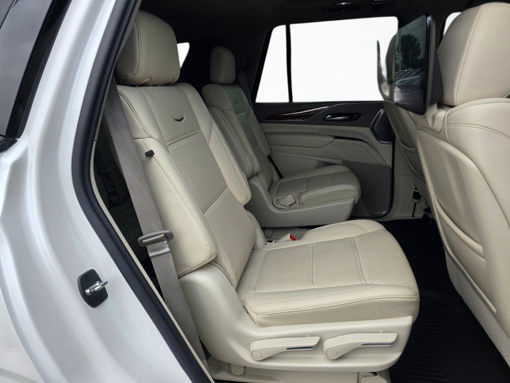 Used 2021 Cadillac Escalade Sport Platinum w/ LPO, ONYX Package AWD/4WD image 24