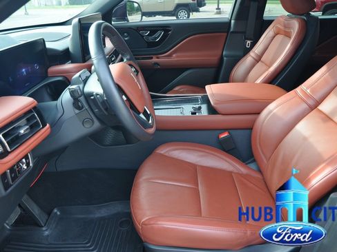 Used 2025 Lincoln Aviator Reserve w/ Illumination Package RWD image 10