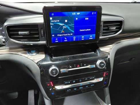 Certified 2022 Ford Explorer Limited AWD/4WD image 32