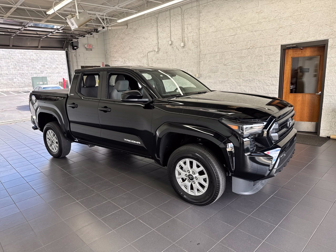 Used 2024 Toyota Tacoma SR5 AWD/4WD image 1