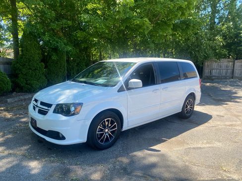 Used 2017 Dodge Grand Caravan GT FWD image 1