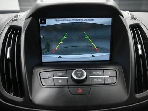 Used 2019 Ford Escape SE image 12