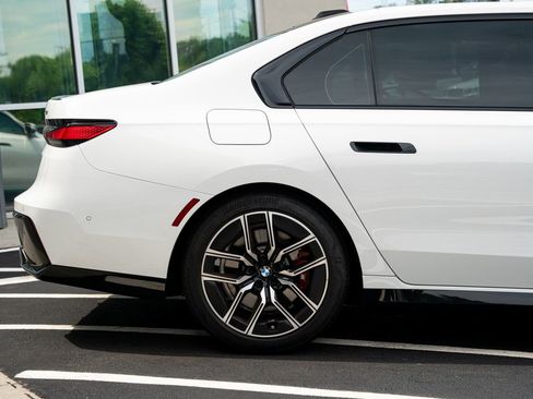 Used 2023 BMW 740i RWD image 13