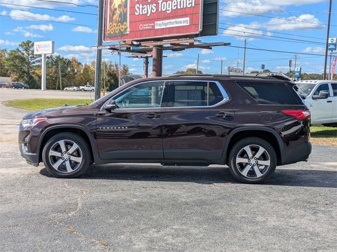 Used 2021 Chevrolet Traverse LT w/ LT Premium Package image 5