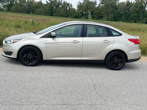 Used 2017 Ford Focus SE FWD image 13