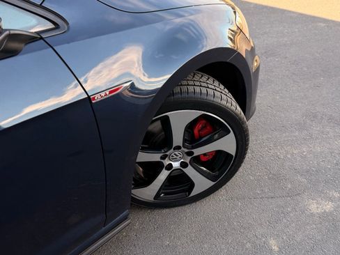 Used 2017 Volkswagen GTI SE image 15