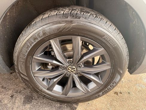 Used 2022 Volkswagen Tiguan SE image 43