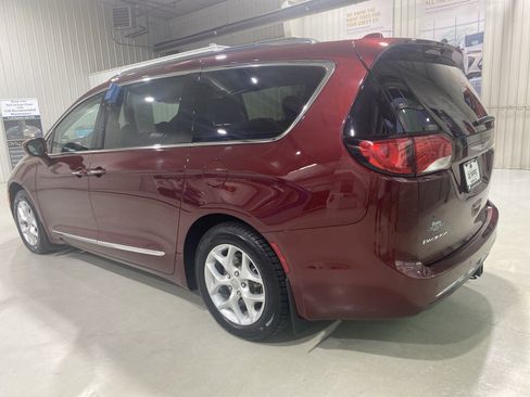 Used 2017 Chrysler Pacifica Touring-L Plus FWD image 6
