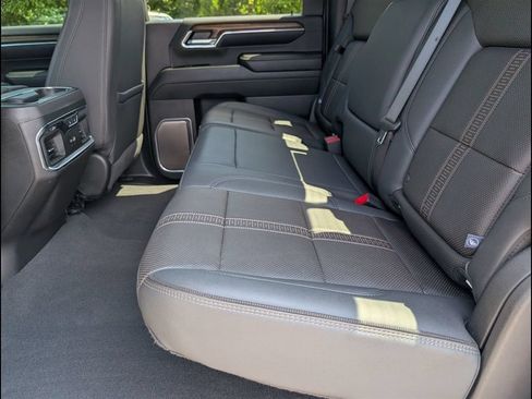 Used 2024 Chevrolet Silverado 2500 High Country w/ High Country Premium Package AWD/4WD image 16