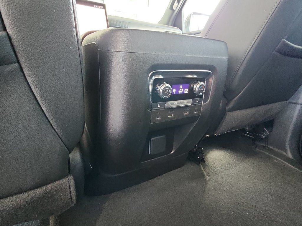 Certified 2025 GMC Yukon XL AT4 w/ AT4 Premium Plus Package AWD/4WD image 19