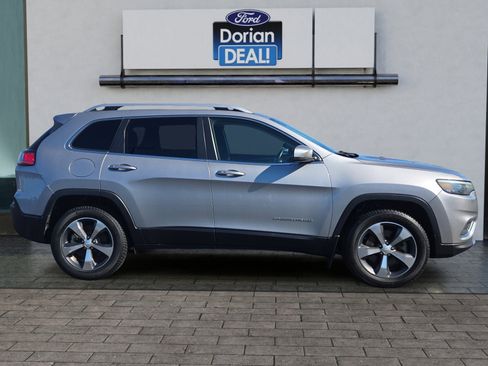 Used 2019 Jeep Cherokee Limited image 2