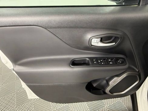 Used 2023 Jeep Renegade Latitude image 15