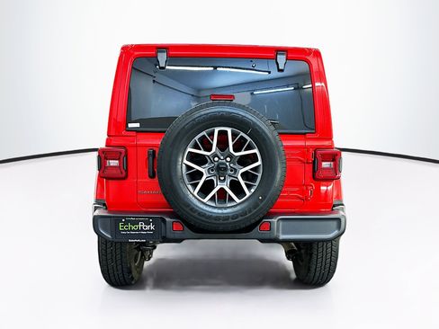 Used 2025 Jeep Wrangler Sahara image 7