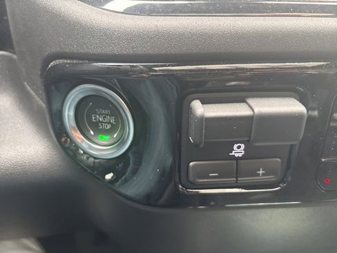 Used 2025 Chevrolet Silverado 1500 ZR2 w/ Technology Package image 42