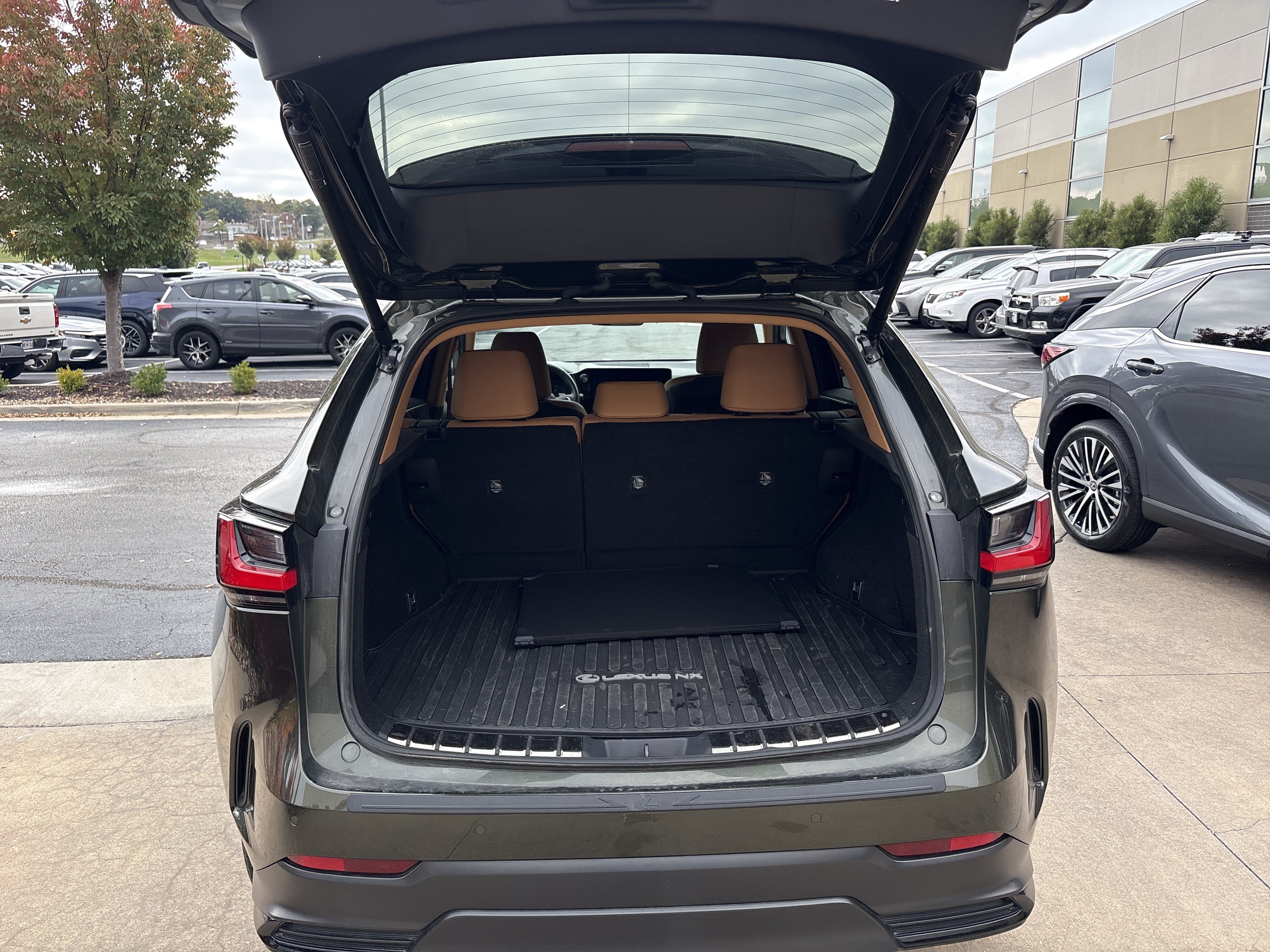 Used 2026 Lexus NX 350h AWD w/ Accessory Package (2T) image 32