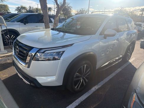 Certified 2023 Nissan Pathfinder Platinum image 1