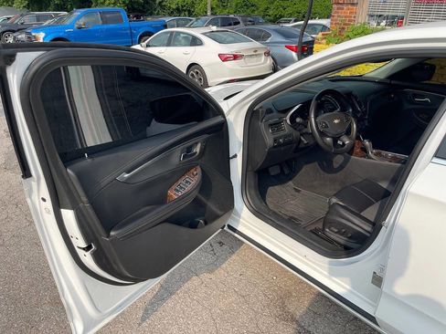 Used 2014 Chevrolet Impala LT w/ Convenience Package image 9