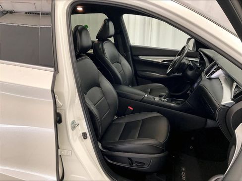 Used 2021 INFINITI QX50 Luxe w/ Appearance Package image 11