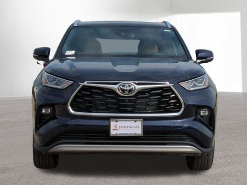 New 2026 Toyota Highlander Platinum image 2