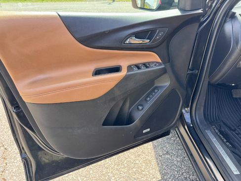 Used 2018 Chevrolet Equinox Premier image 12