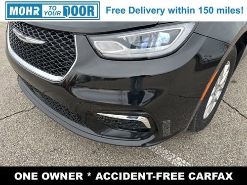 Used 2024 Chrysler Pacifica Touring-L image 36